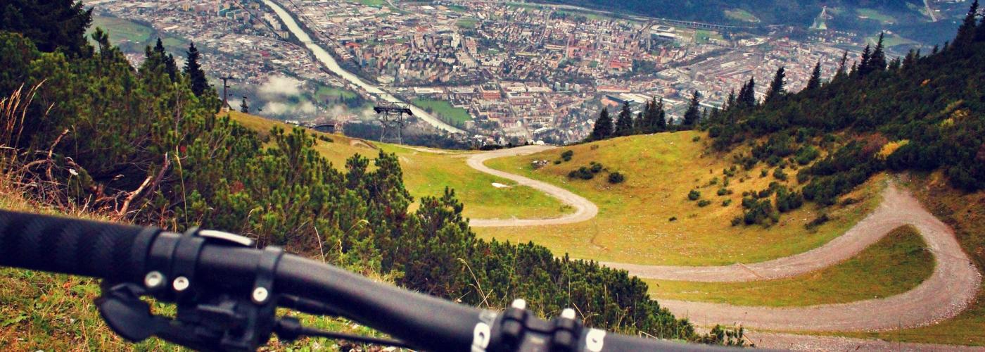 Mountain Bike auf Nordkette mit Blick auf Innsbruck